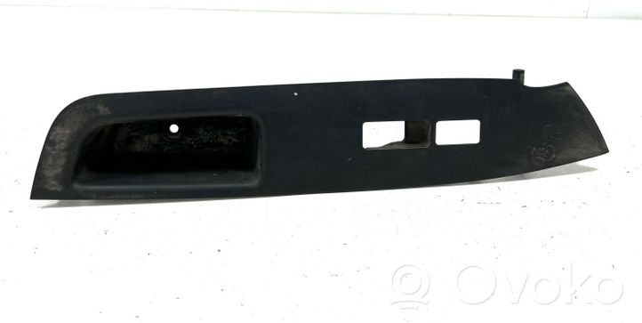 KIA Sorento Ramka przycisków otwierania szyby drzwi przednich 935752P100VA