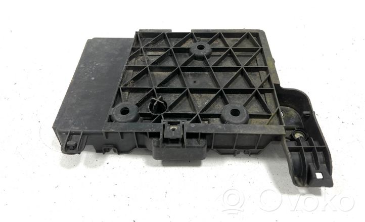 Renault Megane II Boîte de batterie 8200166032