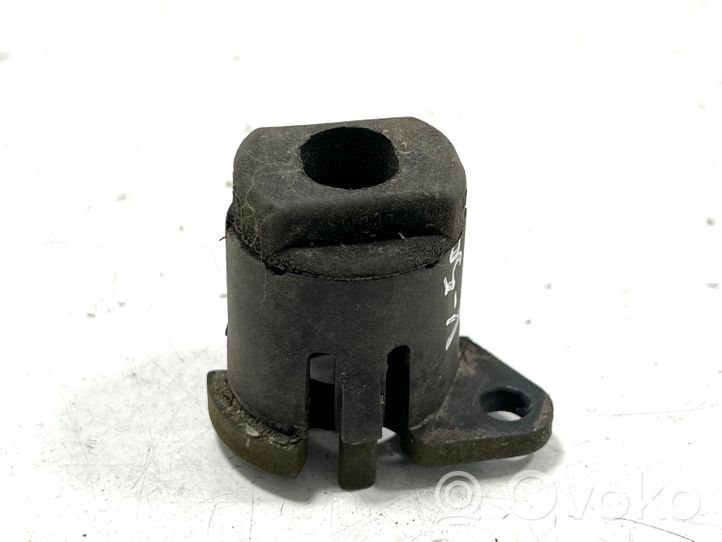 Volvo V50 Fixation de radiateur 30639749