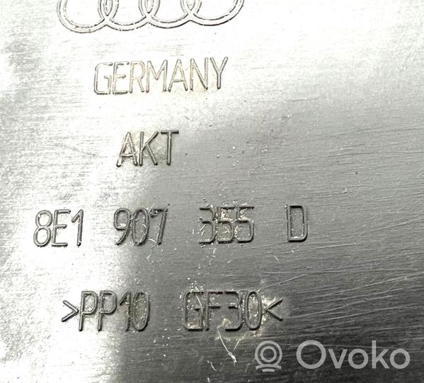 Audi A4 S4 B7 8E 8H Dangtelis saugiklių dėžės 8E1907355D