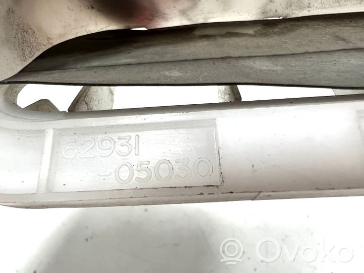 Toyota Avensis T270 Kratka wentylacyjna pod zderzakiem tylnym 6294005030