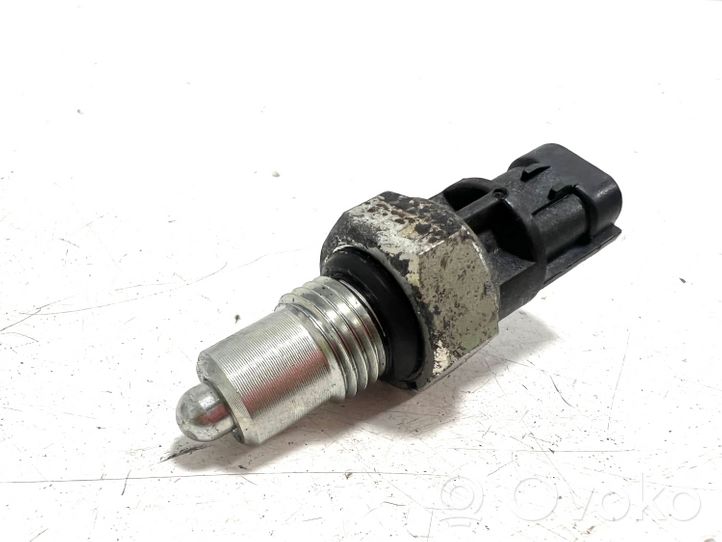 Suzuki Vitara (LY) Sensor interruptor de luz de marcha atrás 6810