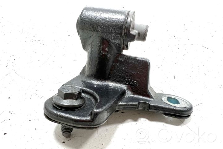 Mercedes-Benz B W245 Front door lower hinge L146