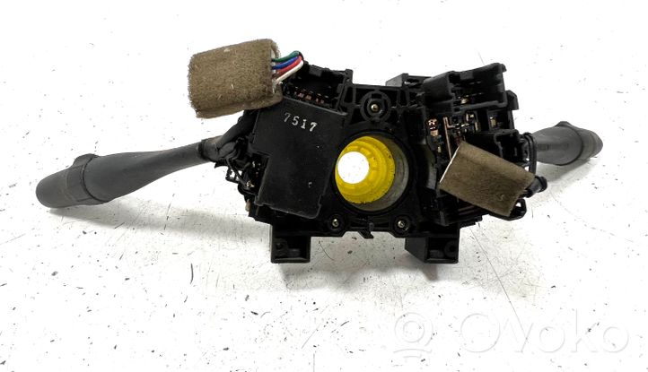 Nissan Patrol Y61 Leva/interruttore dell’indicatore di direzione e tergicristallo 7517