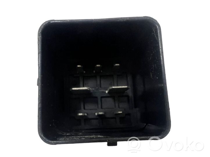 Ford C-MAX II Glow plug pre-heat relay 9666671780