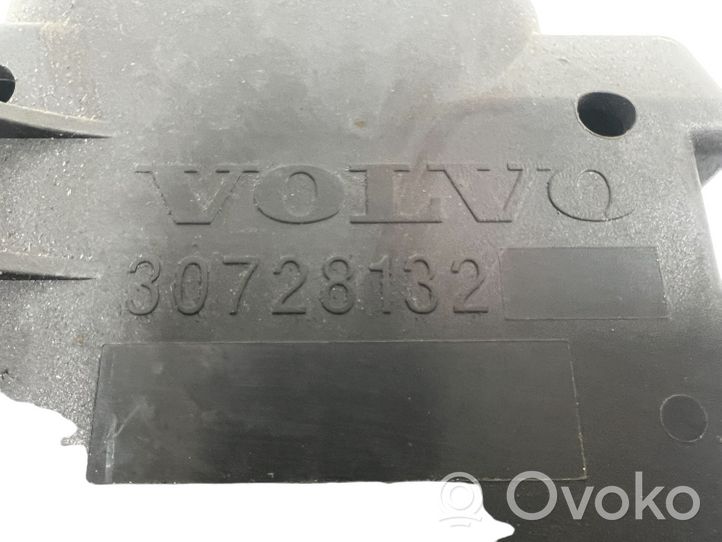 Volvo V70 Skrzynka bezpieczników / Komplet 30728132