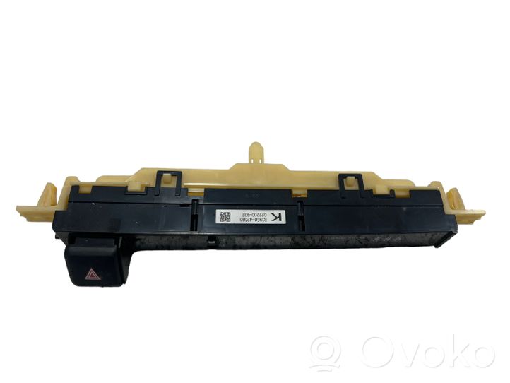 Toyota RAV 4 (XA40) Monitor / wyświetlacz / ekran 8395042080