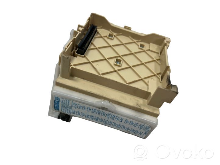 Toyota RAV 4 (XA40) Fuse module 63583372