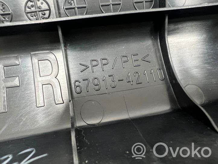 Toyota RAV 4 (XA40) Sivuhelman etulista 6791342110