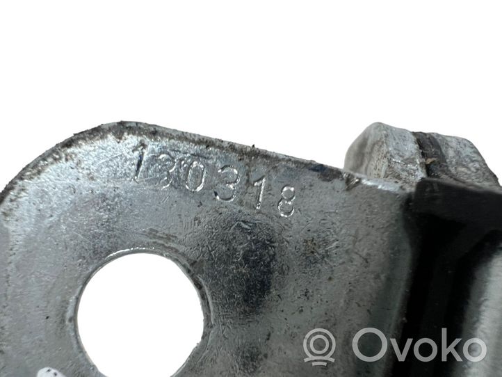 Opel Corsa E Rygiel zamka drzwi przednich 130318