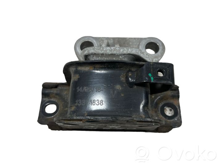 Opel Corsa E Кронштейн крепления коробки передач 13371838