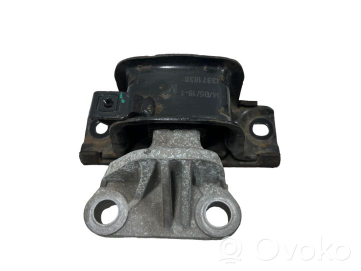 Opel Corsa E Кронштейн крепления коробки передач 13371838