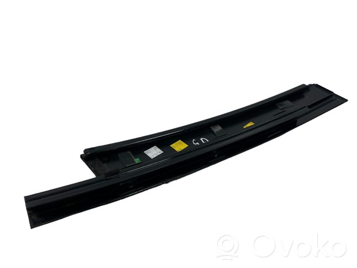 Renault Megane III Rivestimento modanatura del vetro della portiera posteriore 822830014R