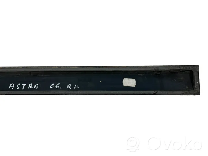 Opel Astra H Front door trim (molding) 24461086