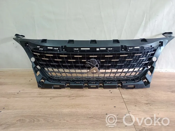 Peugeot 5008 II Atrapa chłodnicy / Grill 