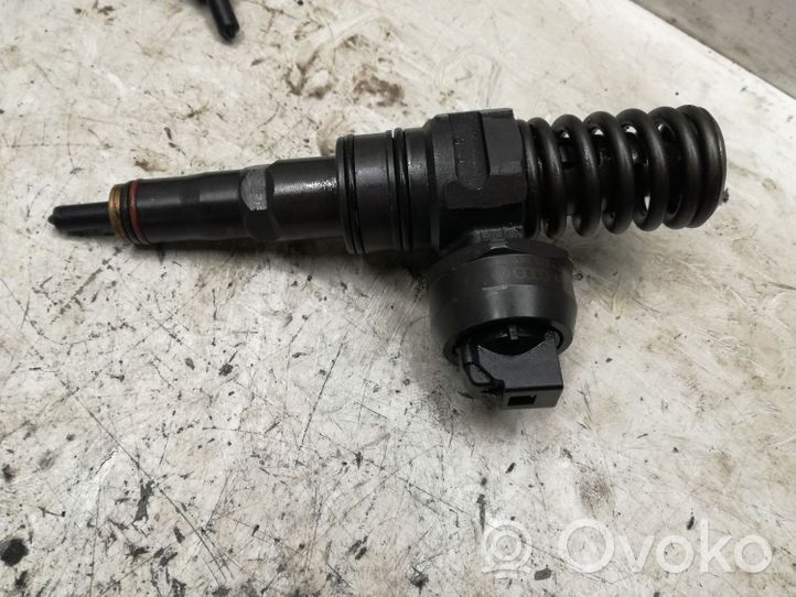 Volkswagen Touran I Injecteur de carburant 038130073AG