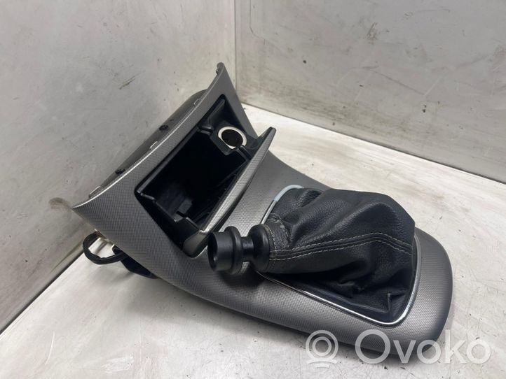 Toyota Avensis T250 Rivestimento in plastica cornice della leva del cambio 4236