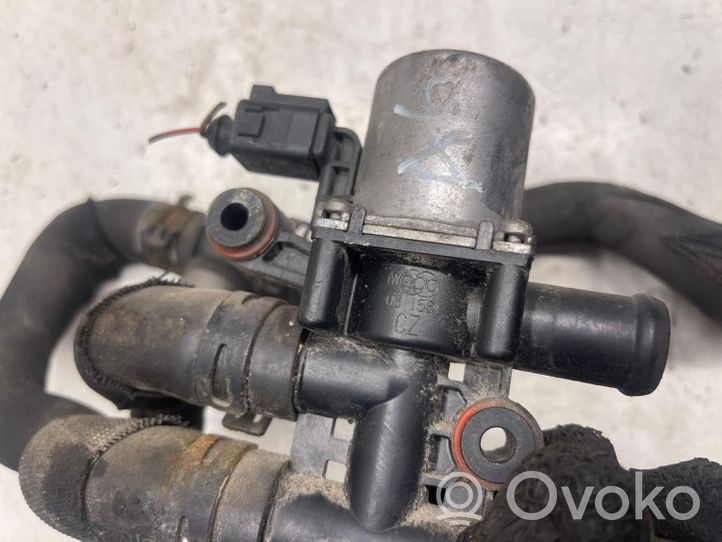 Audi A6 S6 C5 4B Valvola di regolazione del liquido di raffreddamento e del riscaldatore 8E0820036