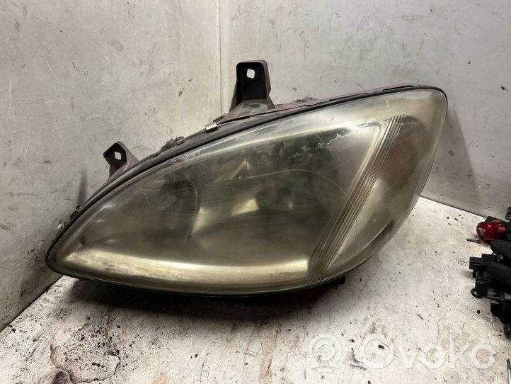 Mercedes-Benz Vito Viano W639 Lampa przednia 24670300L