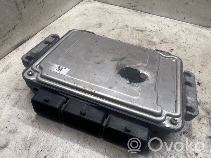 Renault Trafic II (X83) Motora vadības bloka ECU 8200935115