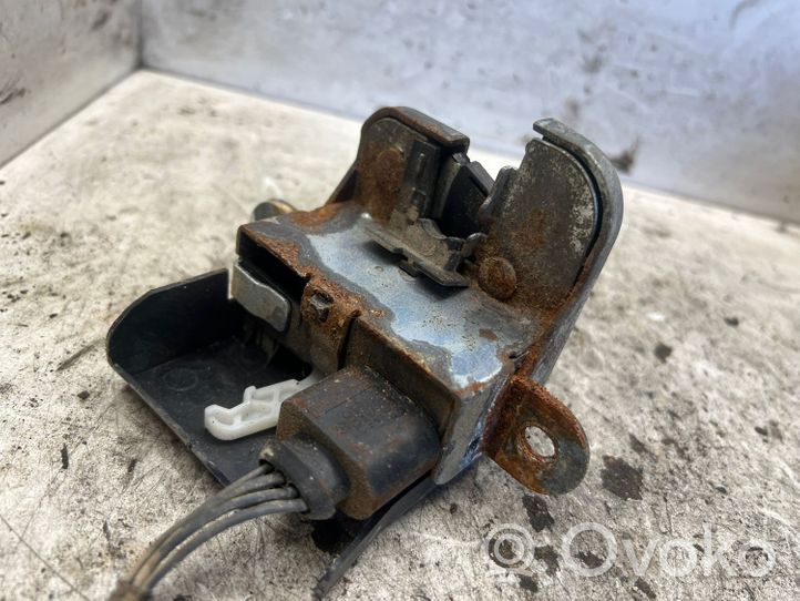 Volkswagen PASSAT B6 Loading door lock 1J0973704