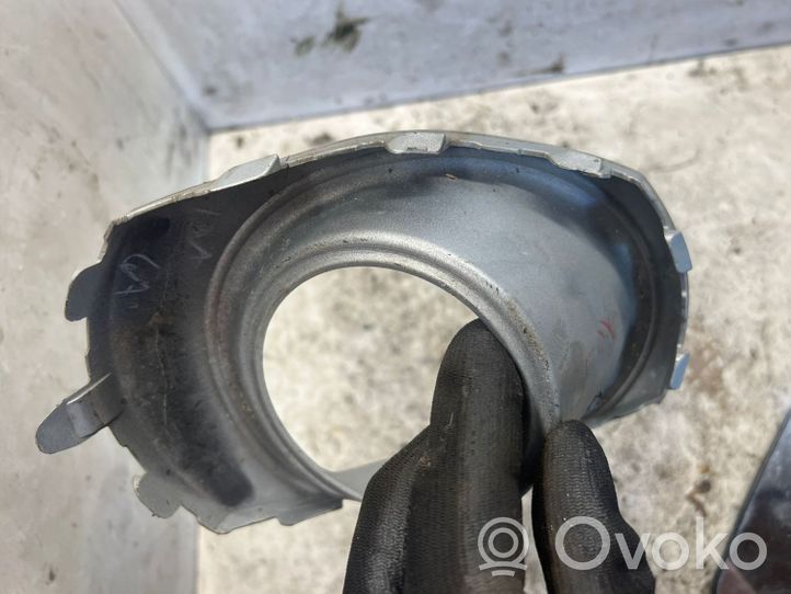 Subaru Outback Moldura/rejilla de la luz antiniebla delantera 