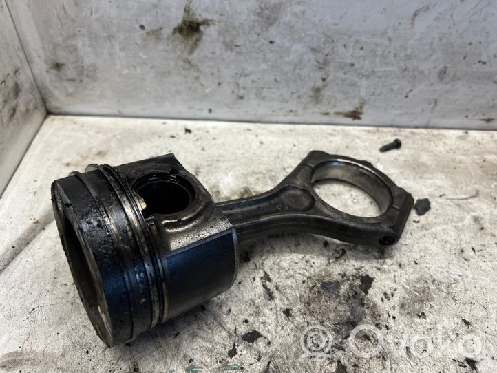 Subaru Outback Piston avec bielle 