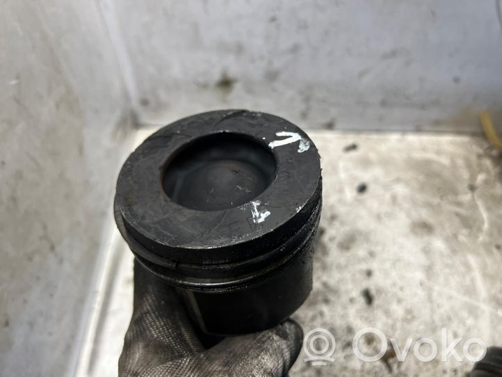 Subaru Outback Piston avec bielle 