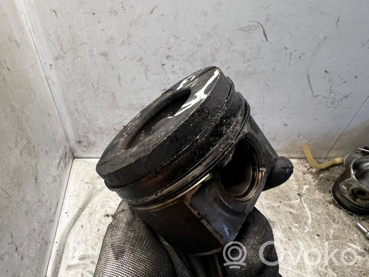 Subaru Outback Piston avec bielle 