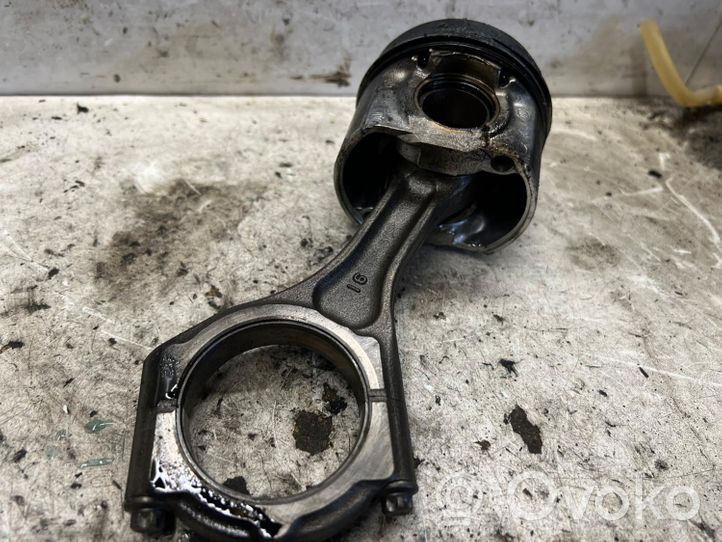 Subaru Outback Piston avec bielle 