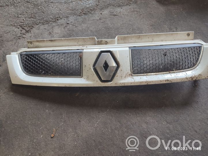 Renault Trafic II (X83) Grille calandre supérieure de pare-chocs avant 