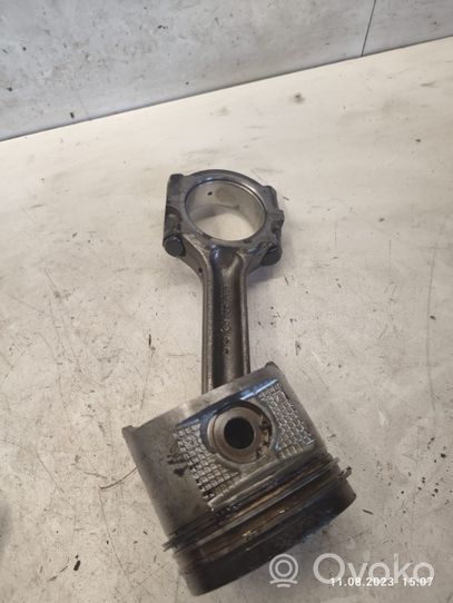 Nissan Navara D22 Piston avec bielle 