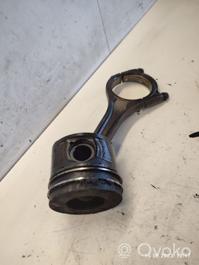 Peugeot 607 Piston avec bielle 