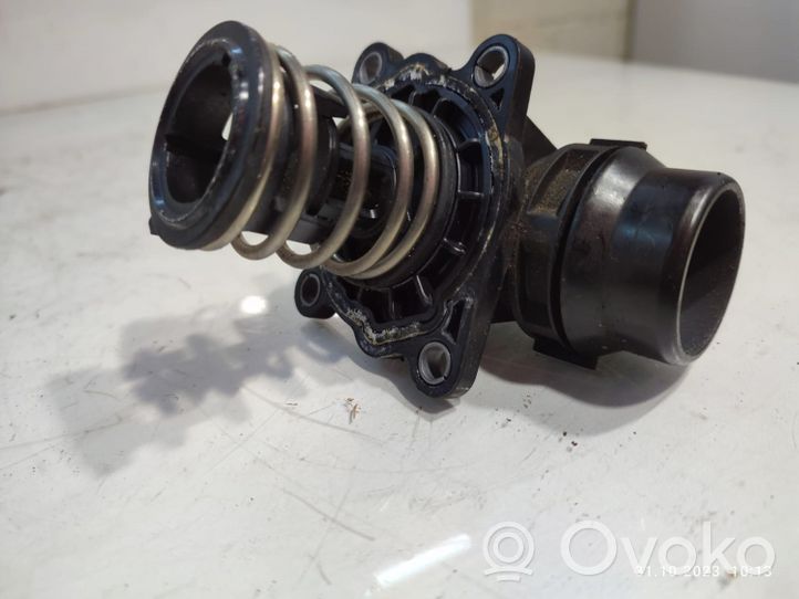 BMW X5 E70 Boîtier de thermostat 