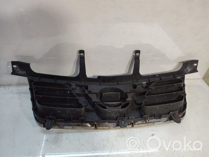 Nissan X-Trail T30 Grille calandre supérieure de pare-chocs avant 623108H700