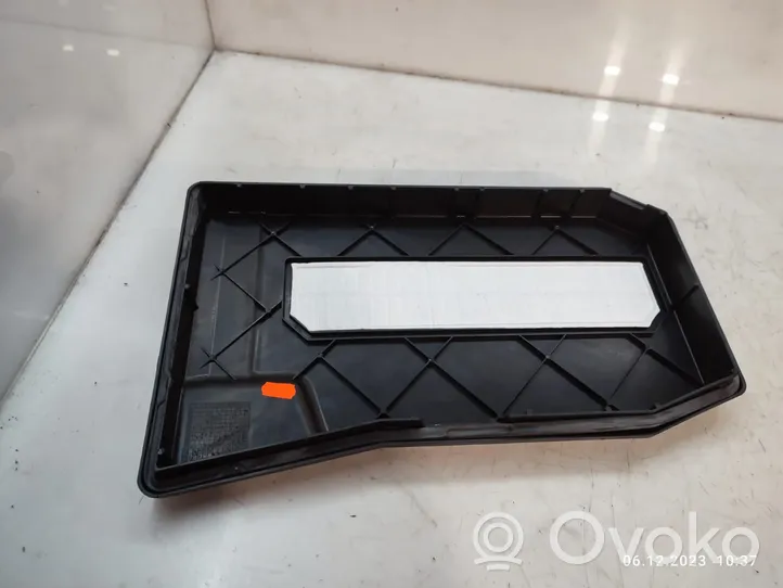 Volkswagen Touareg II Coperchio/tappo della scatola vassoio della batteria 7L0864643