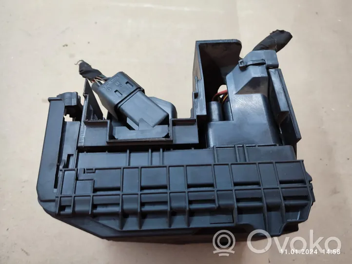 Volkswagen Tiguan Fuse box set 1K0937132F