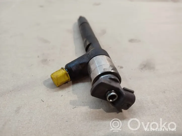 Opel Mokka X Fuel injector 55570012