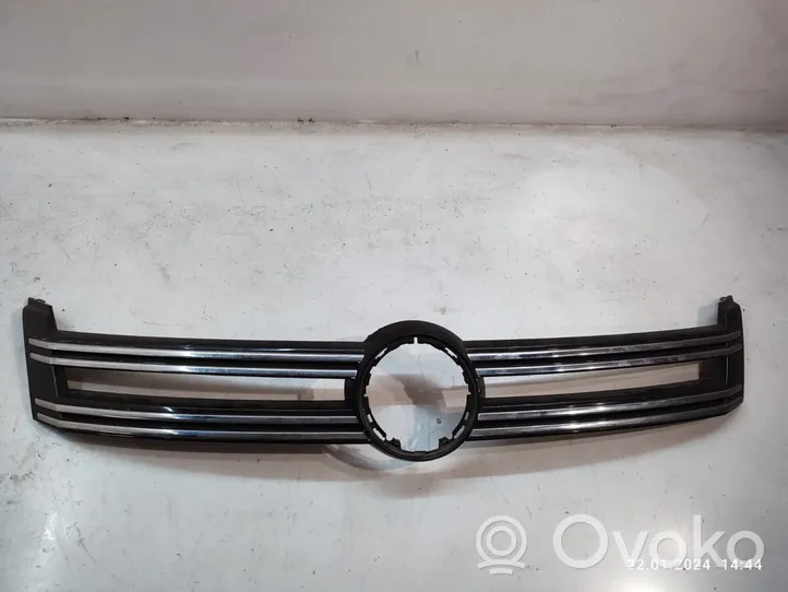 Volkswagen Tiguan Front bumper upper radiator grill 