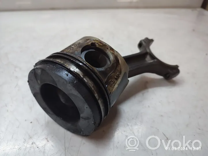 Nissan Qashqai+2 Piston 