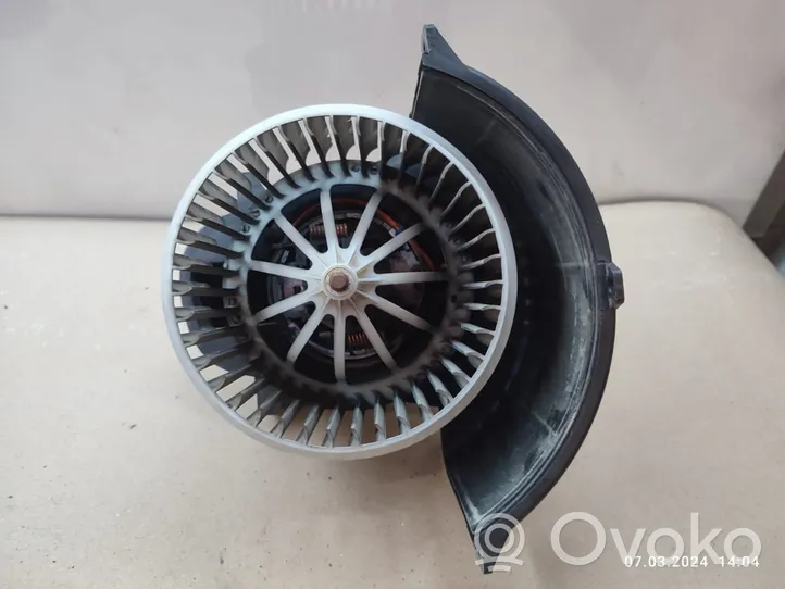 Volkswagen Touareg I Heater fan/blower 7L0820021Q