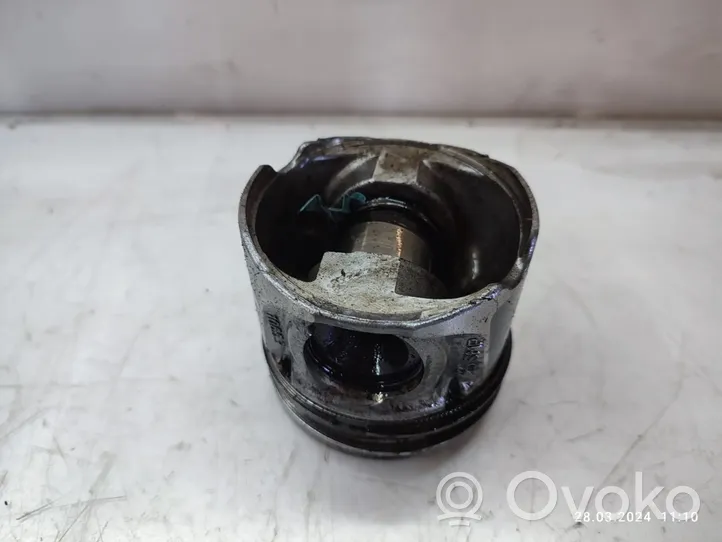 Nissan Qashqai+2 Piston 