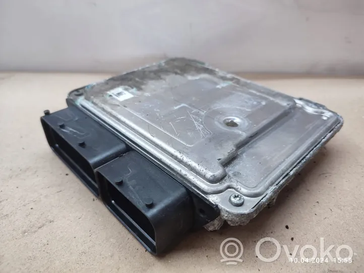 Volkswagen PASSAT B7 Dzinēja vadības bloks 03L907309N