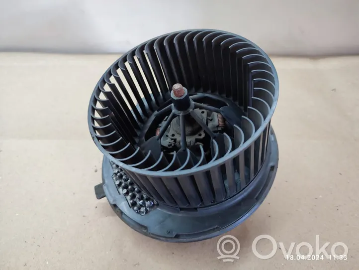 Volkswagen PASSAT B7 Heater fan/blower 3C1820015Q