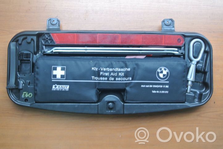 BMW 5 E60 E61 Kit d’outils 