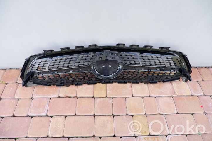 Mercedes-Benz CLA C118 X118 Grille calandre supérieure de pare-chocs avant A1188880000