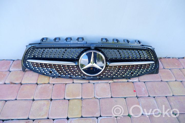 Mercedes-Benz CLA C118 X118 Atrapa chłodnicy / Grill A1188880200