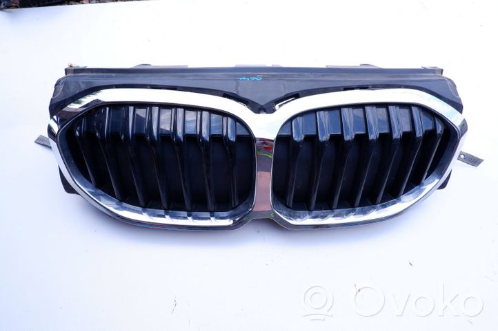 BMW 1 F40 Grotelės priekinės 9448484