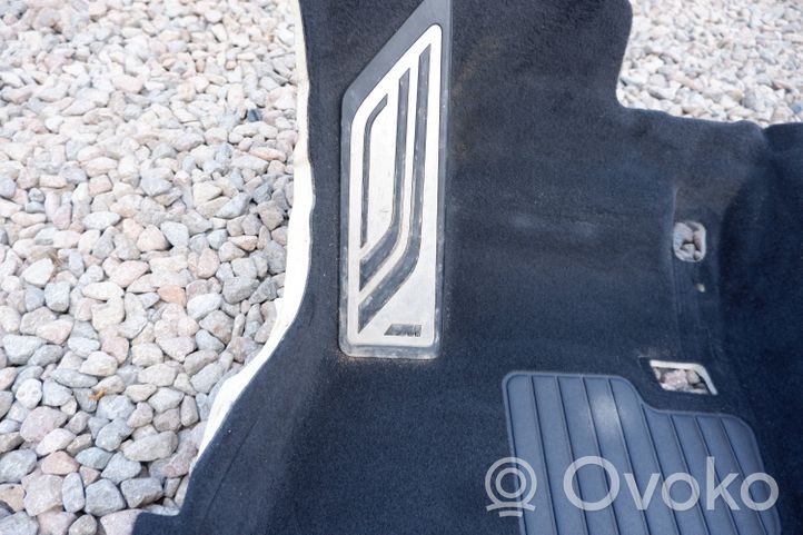 BMW 2 F46 Tapis de sol / moquette de cabine avant 8062134