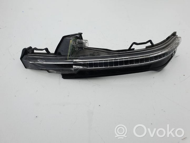 Audi Q7 4M Peilin suuntavilkku 4M0949101A